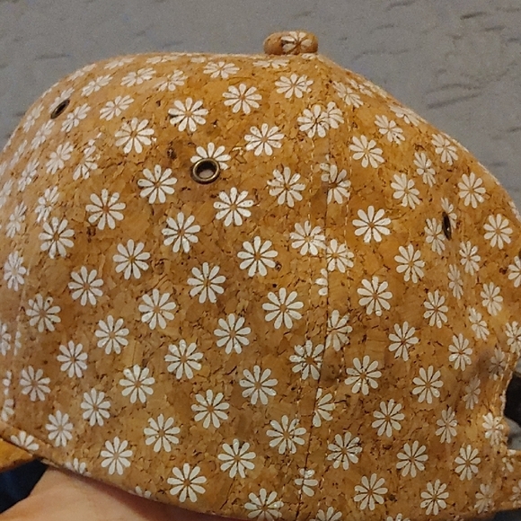 Natural Cork Floral Patterned Cap - Picture 7 of 9